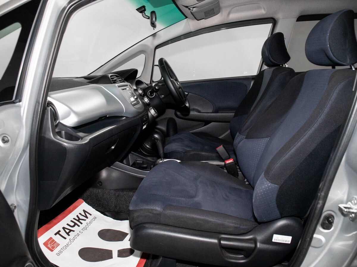 Honda Fit 2010 - фото автомобиля