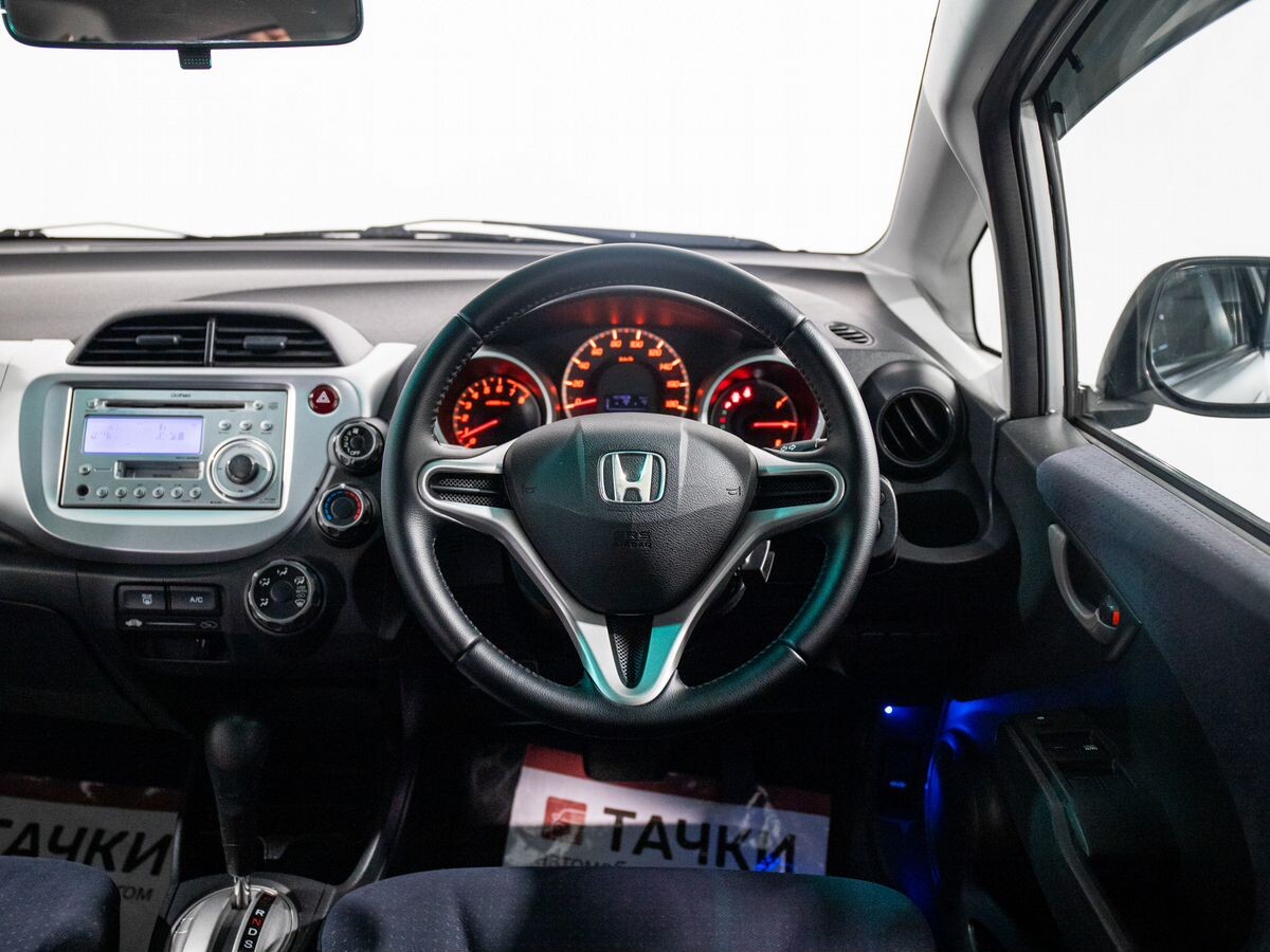 Honda Fit 2010 - фото автомобиля