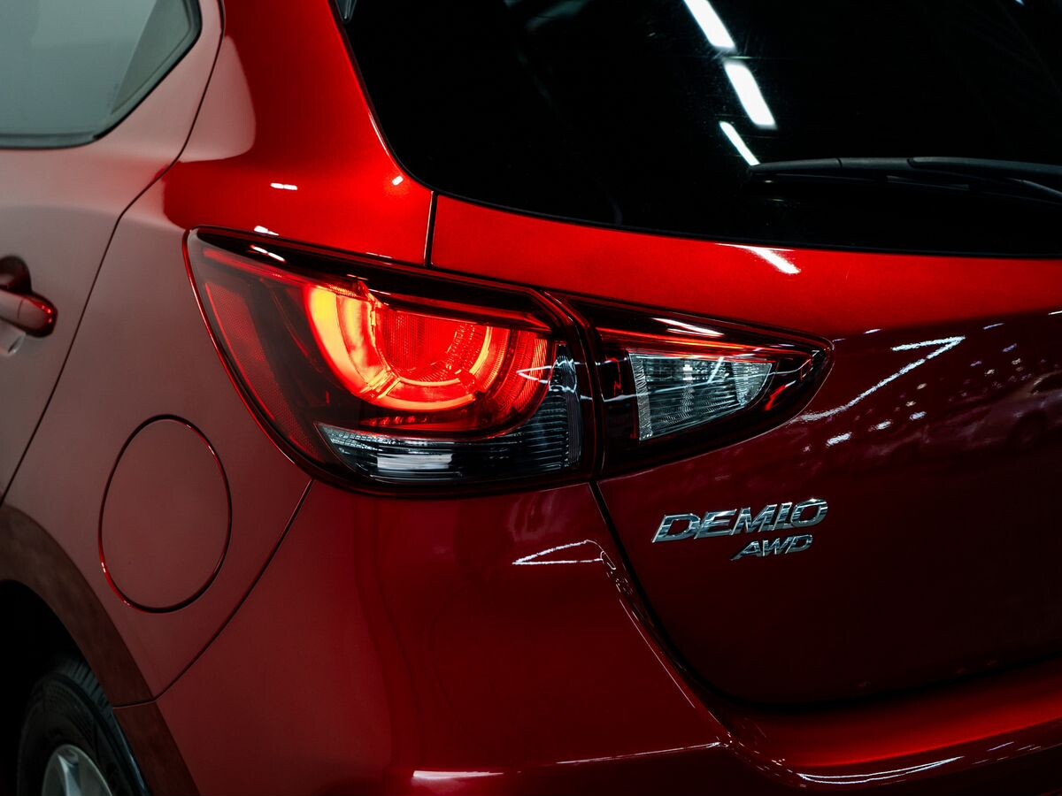 Mazda Demio 2016 - фото автомобиля
