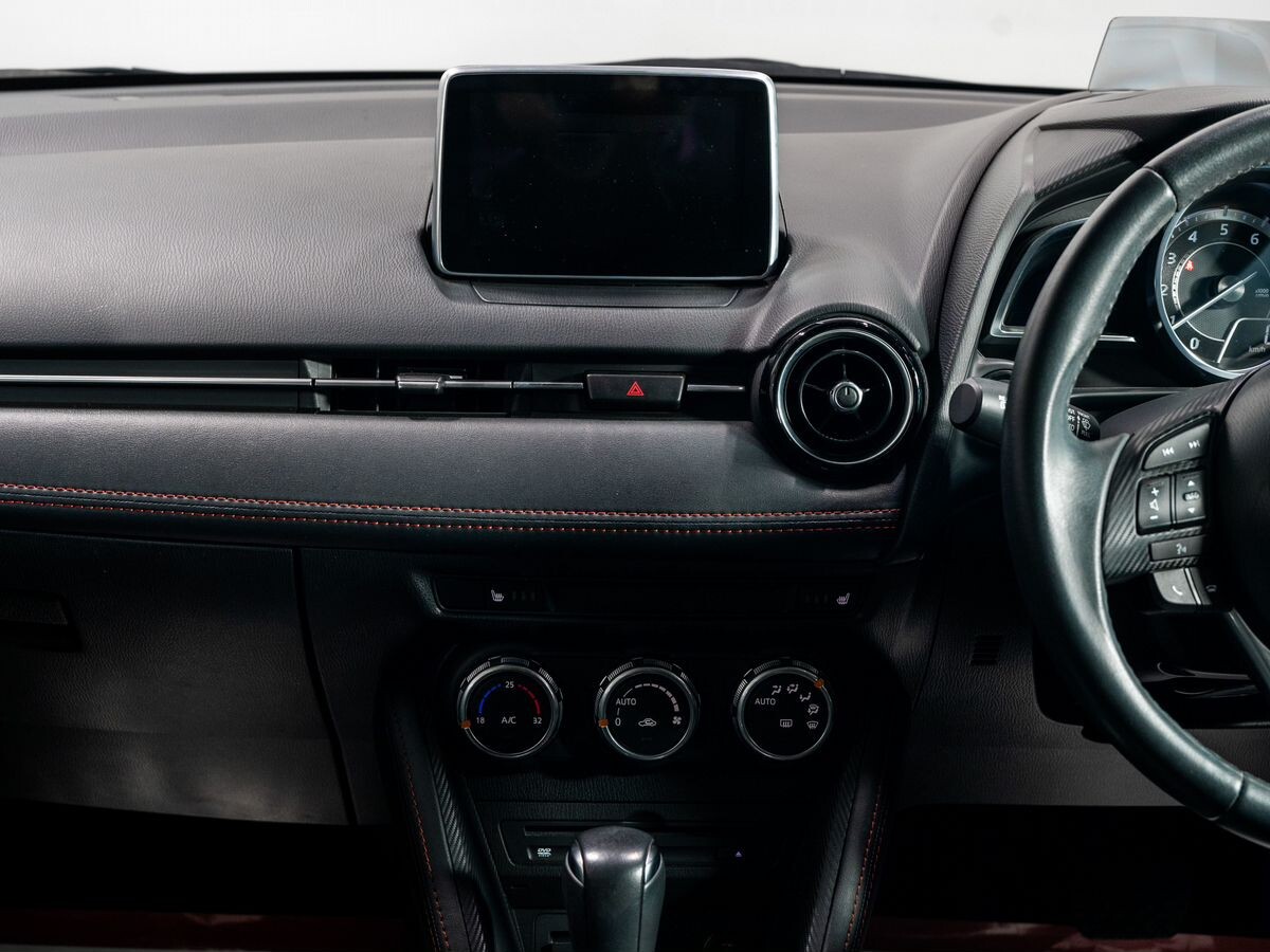 Mazda Demio 2016 - фото автомобиля