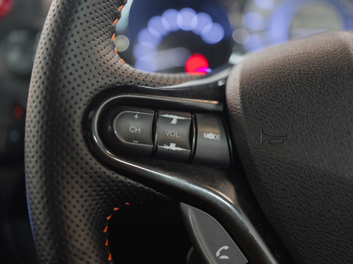Honda Fit Shuttle 2012 - фото автомобиля