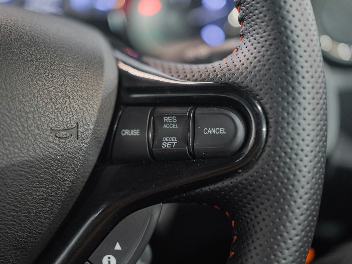 Honda Fit Shuttle 2012 - фото автомобиля