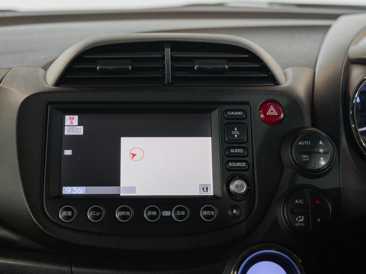 Honda Fit Shuttle 2012 - фото автомобиля