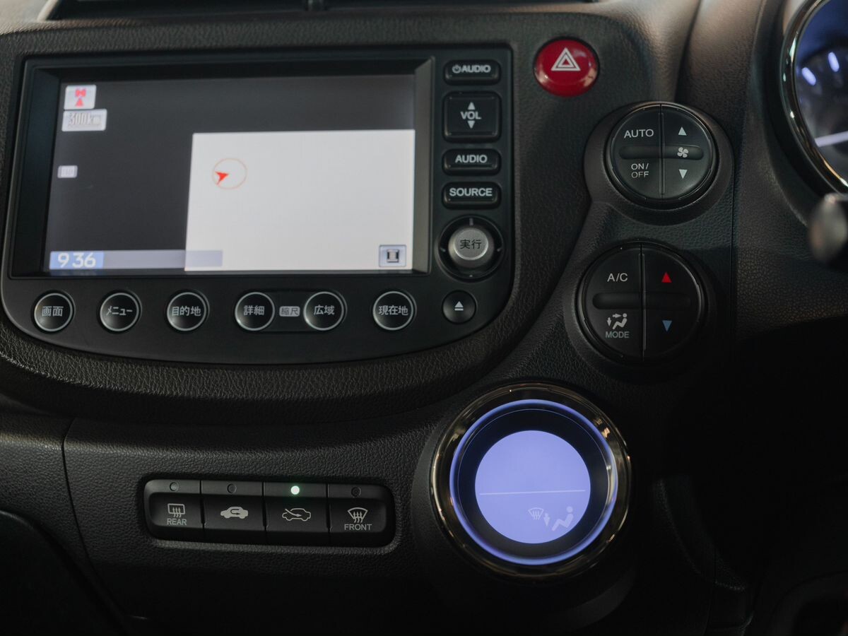 Honda Fit Shuttle 2012 - фото автомобиля