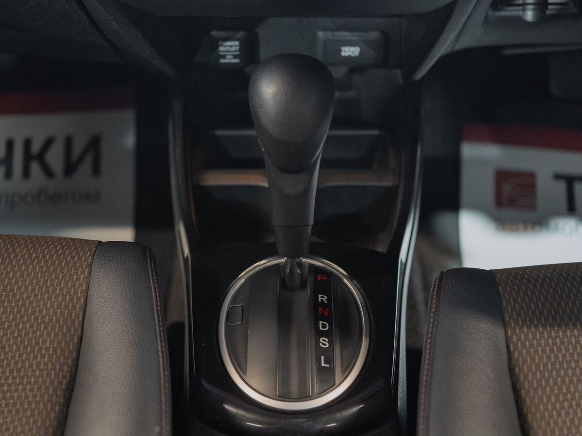 Honda Fit Shuttle 2012 - фото автомобиля
