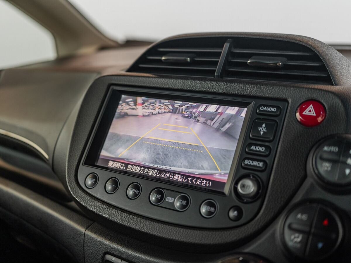 Honda Fit Shuttle 2012 - фото автомобиля