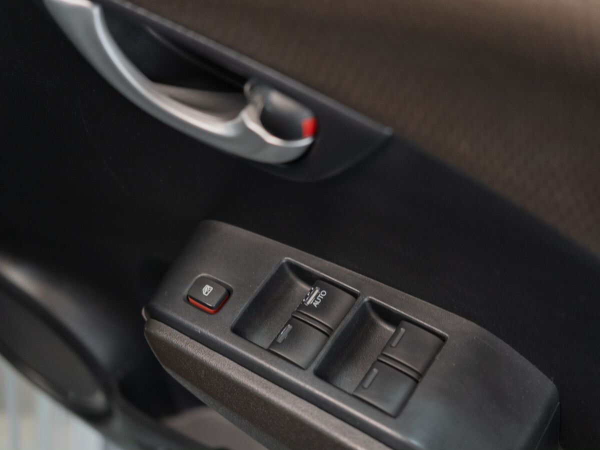 Honda Fit Shuttle 2012 - фото автомобиля