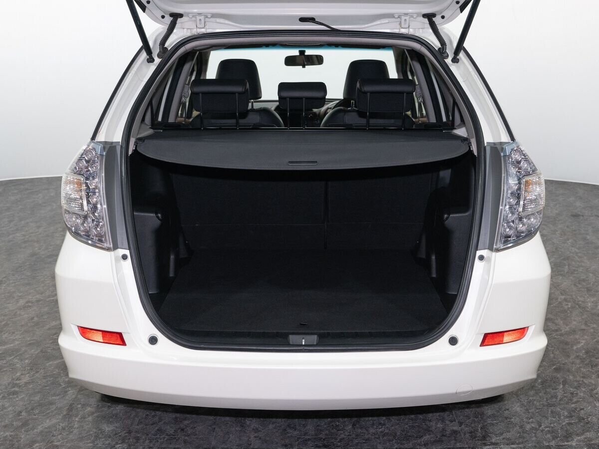 Honda Fit Shuttle 2012 - фото автомобиля