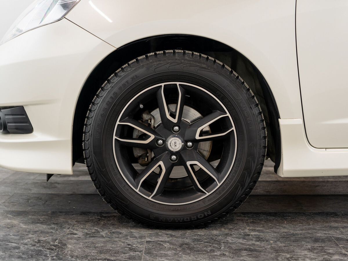 Honda Fit Shuttle 2012 - фото автомобиля