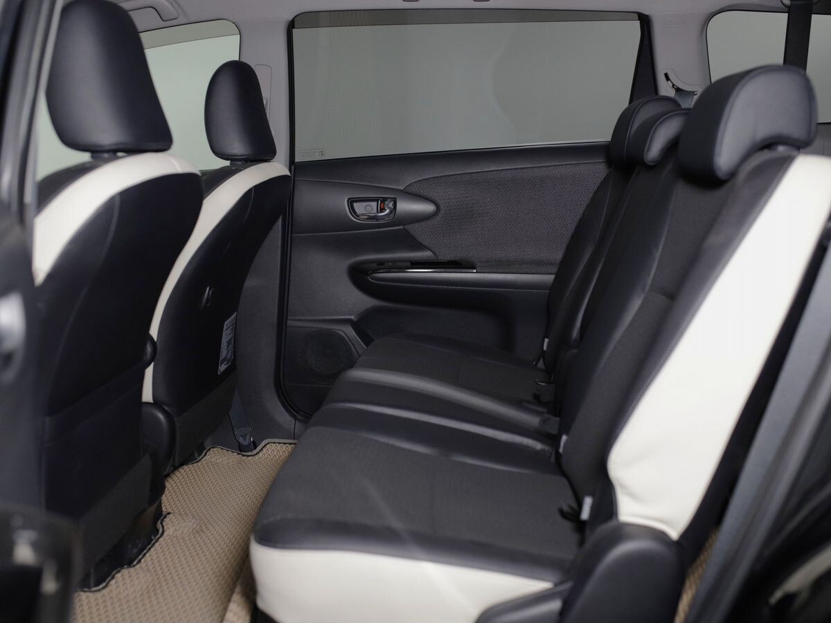 Toyota Wish 2015 - фото автомобиля