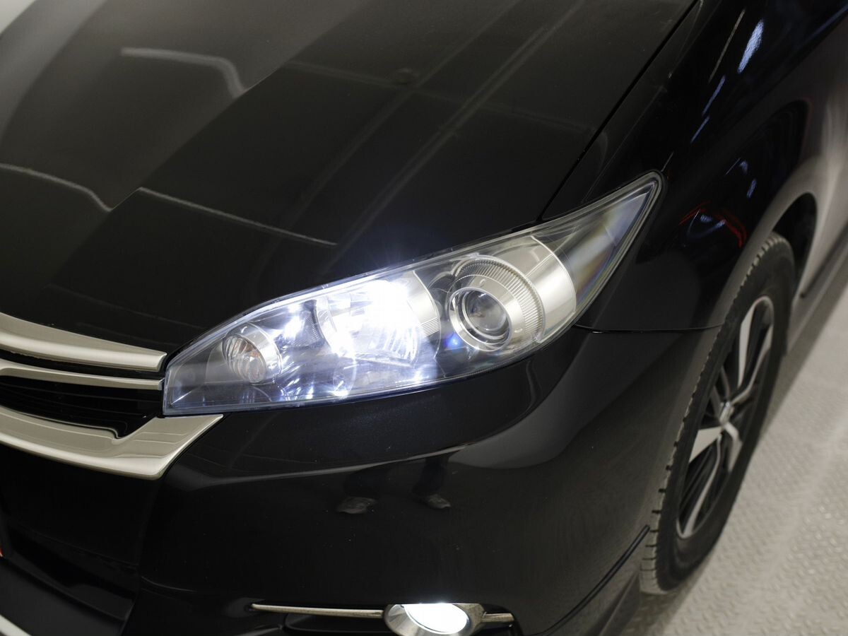 Toyota Wish 2015 - фото автомобиля