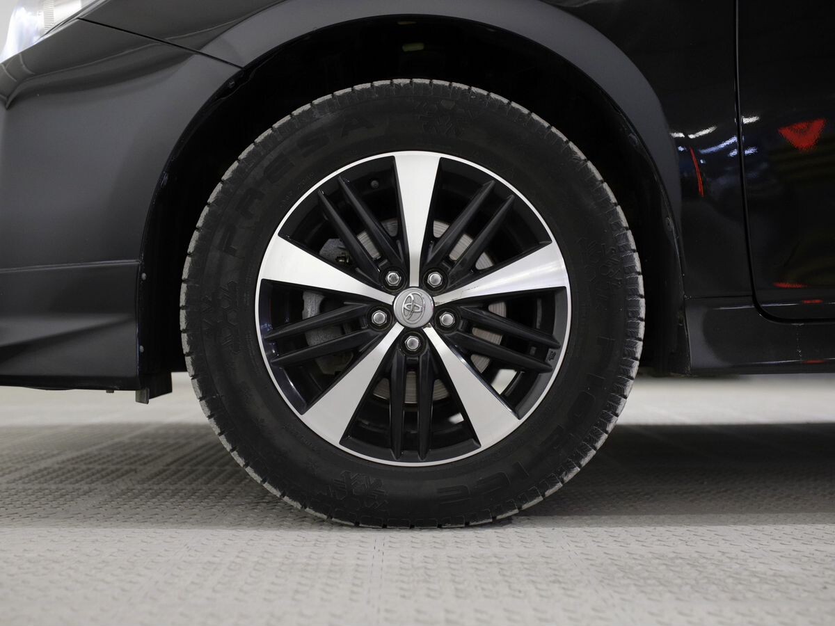 Toyota Wish 2015 - фото автомобиля