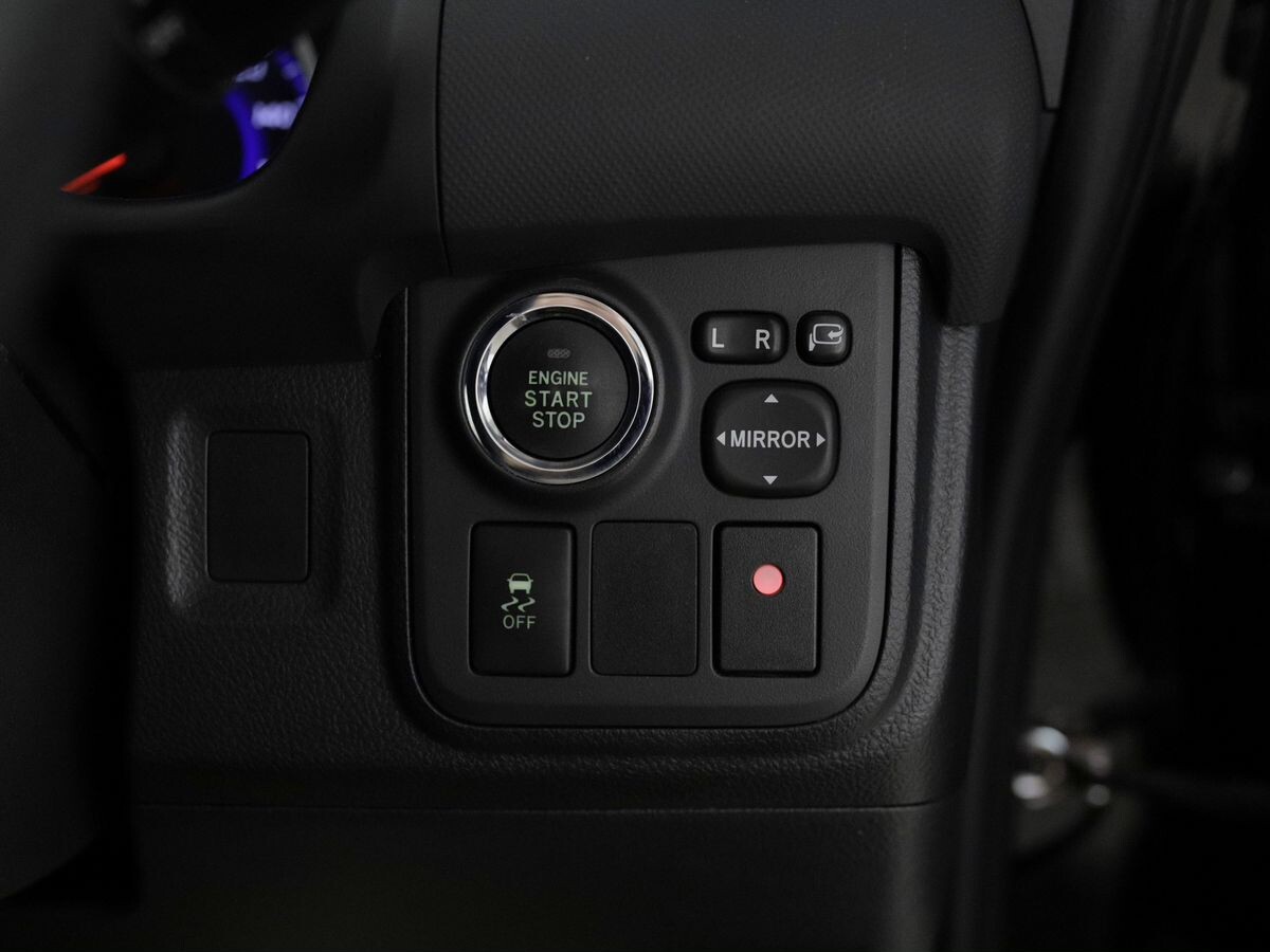 Toyota Wish 2015 - фото автомобиля