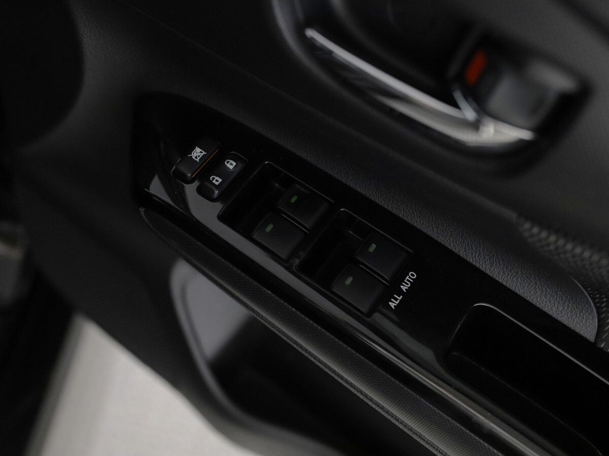 Toyota Wish 2015 - фото автомобиля