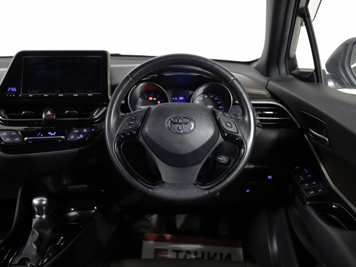 Toyota C-HR 2016 - фото автомобиля