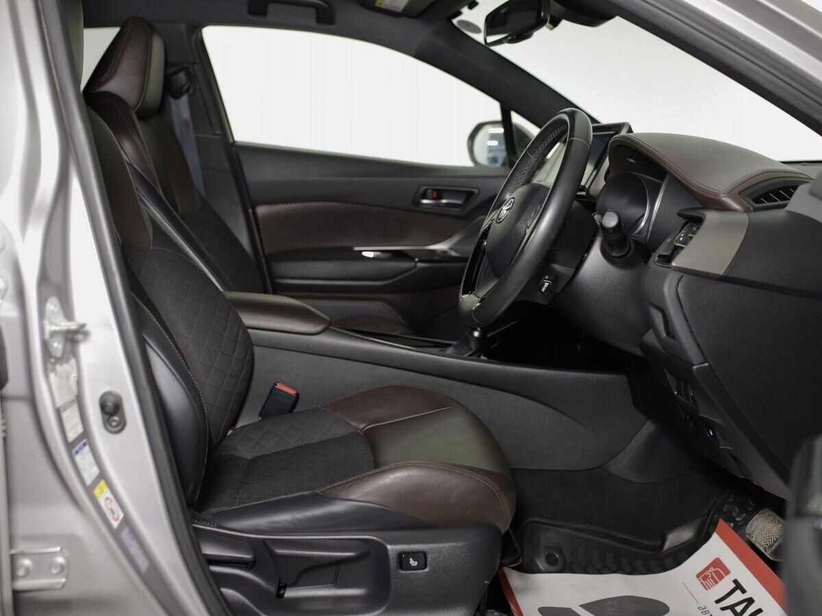 Toyota C-HR 2016 - фото автомобиля
