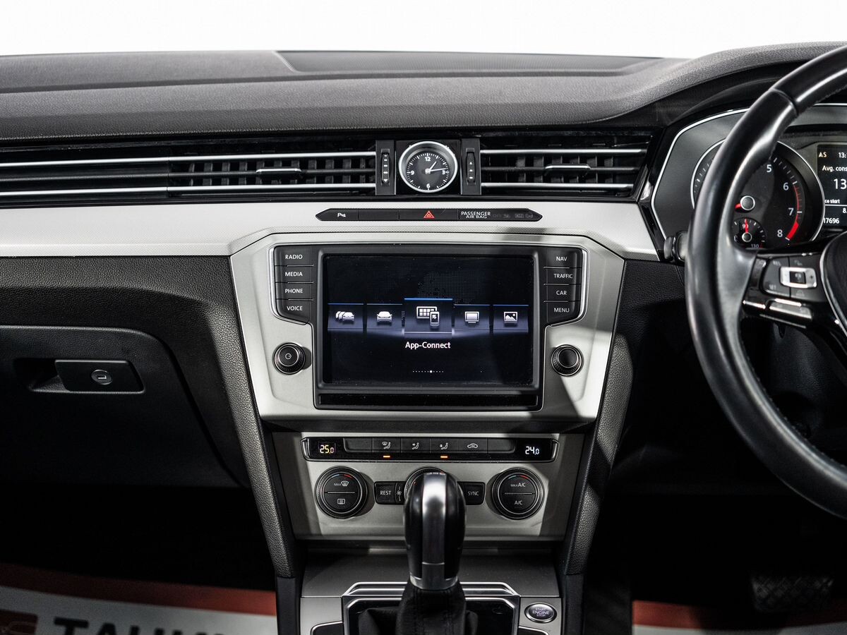 Volkswagen Passat 2015 - фото автомобиля