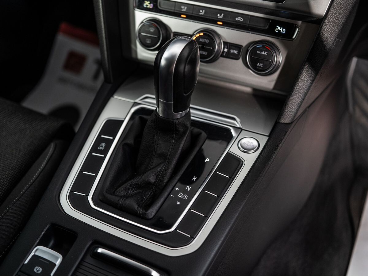 Volkswagen Passat 2015 - фото автомобиля