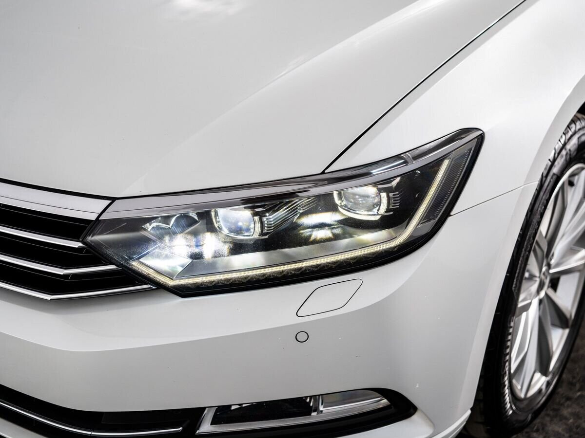 Volkswagen Passat 2015 - фото автомобиля