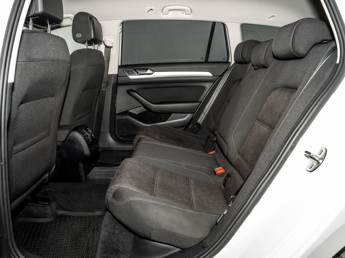 Volkswagen Passat 2015 - фото автомобиля