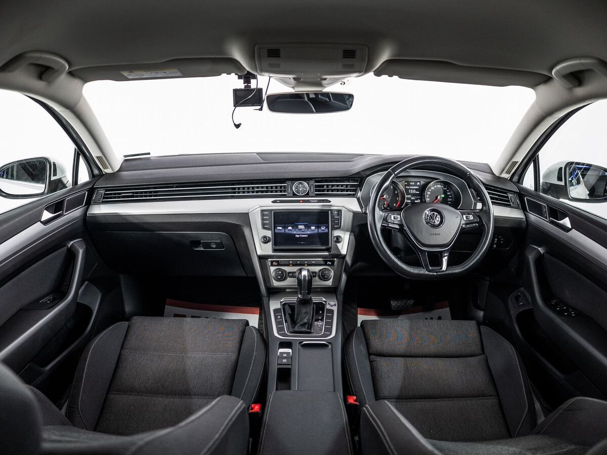 Volkswagen Passat 2015 - фото автомобиля