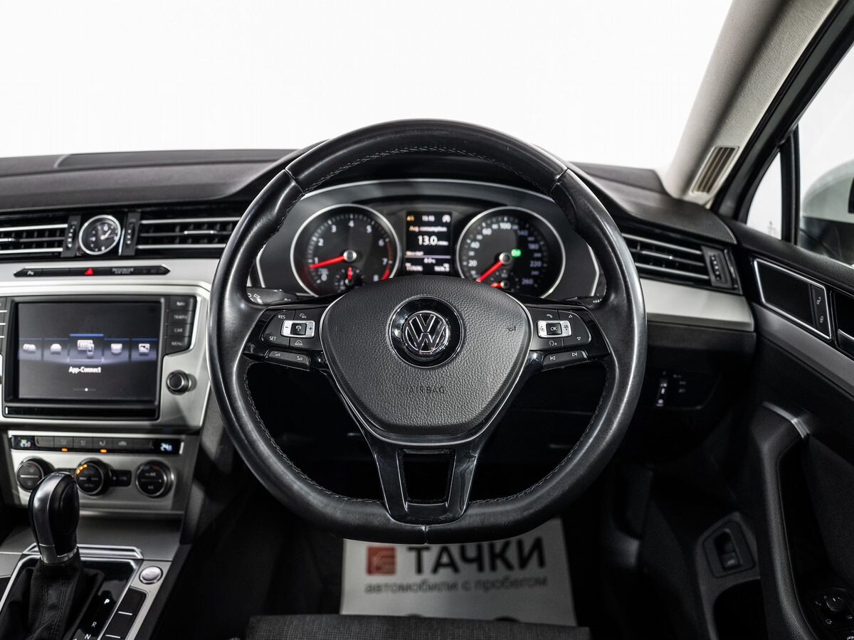 Volkswagen Passat 2015 - фото автомобиля