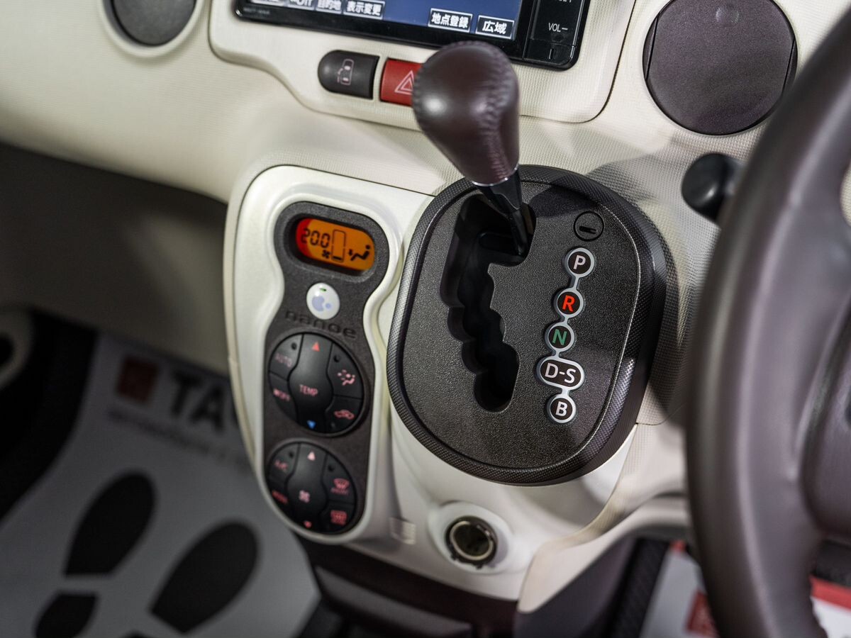 Toyota Spade 2015 - фото автомобиля