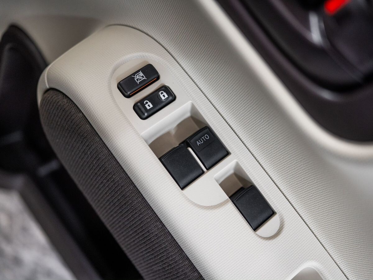 Toyota Spade 2015 - фото автомобиля