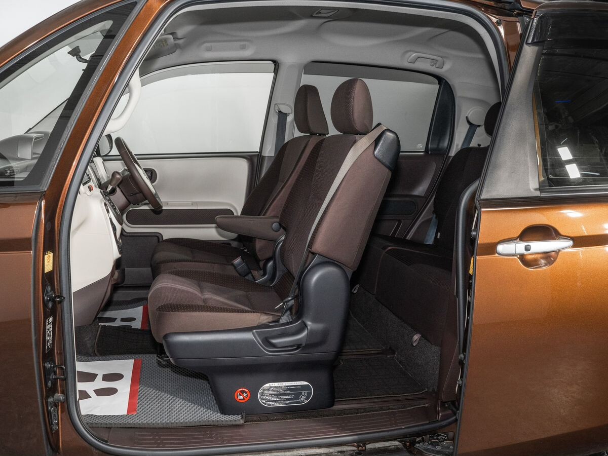 Toyota Spade 2015 - фото автомобиля