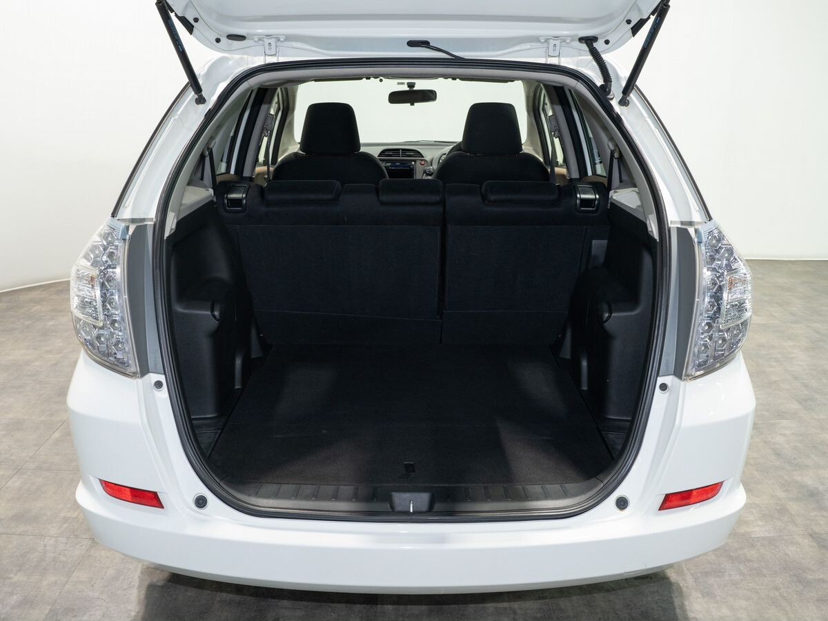 Honda Fit Shuttle 2012 - фото автомобиля