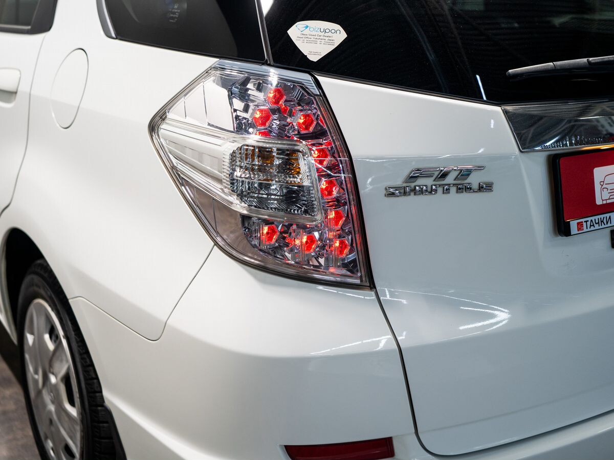 Honda Fit Shuttle 2012 - фото автомобиля