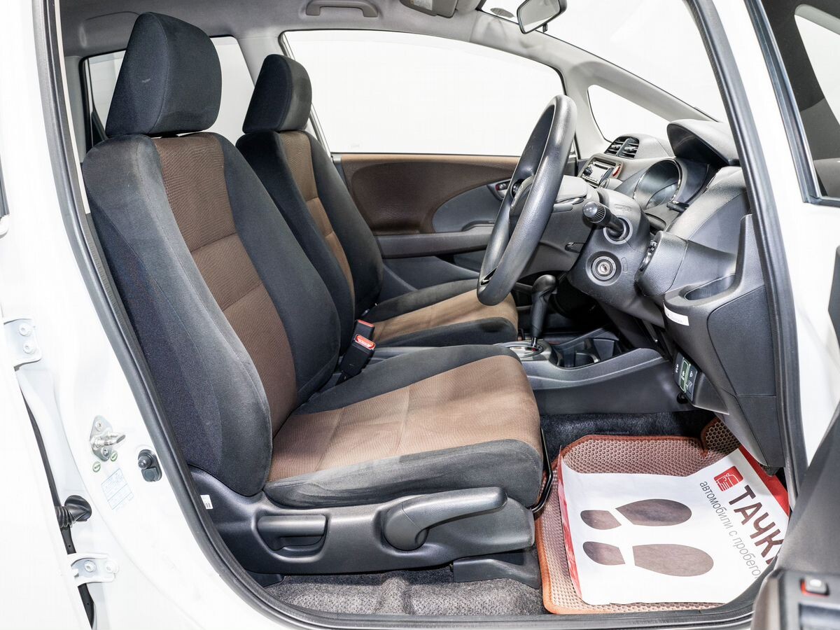 Honda Fit Shuttle 2012 - фото автомобиля