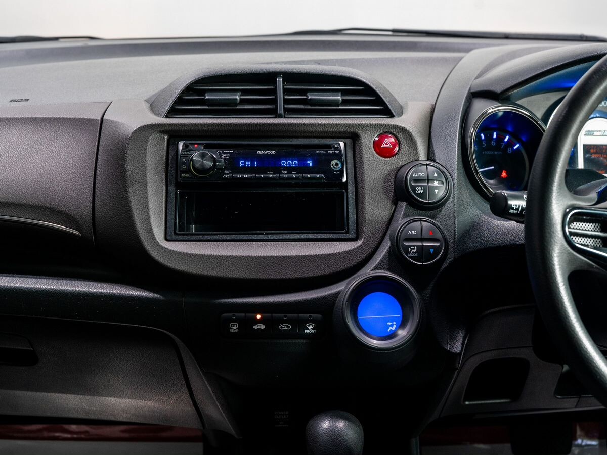 Honda Fit Shuttle 2012 - фото автомобиля