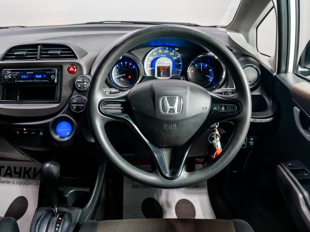 Honda Fit Shuttle 2012 - фото автомобиля