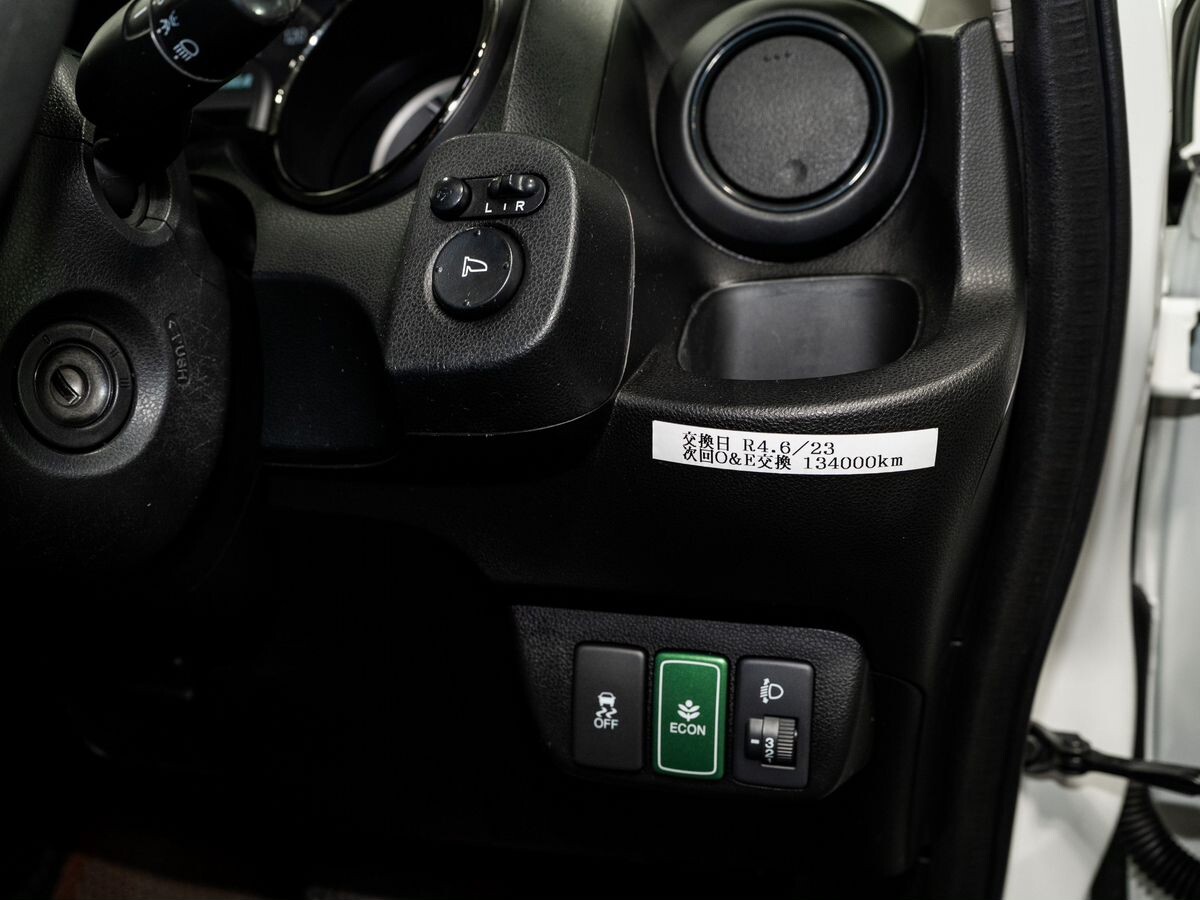 Honda Fit Shuttle 2012 - фото автомобиля