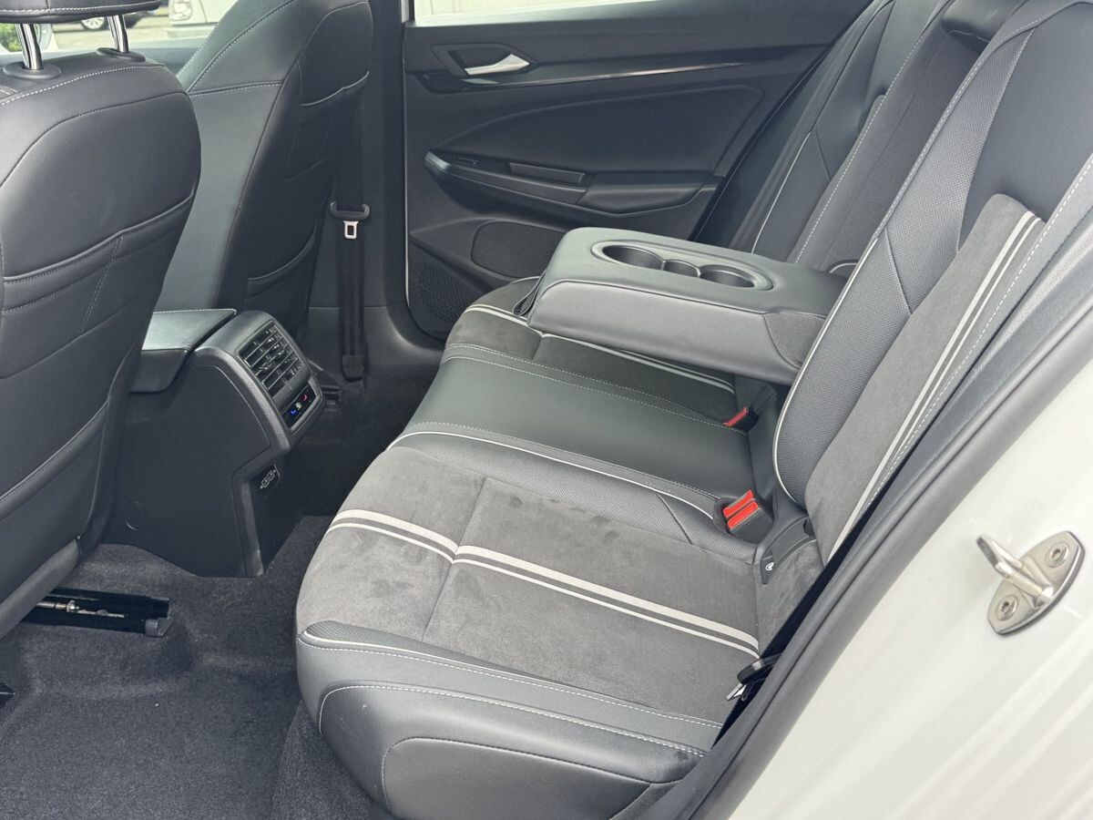 Volkswagen Golf 2022 - фото автомобиля