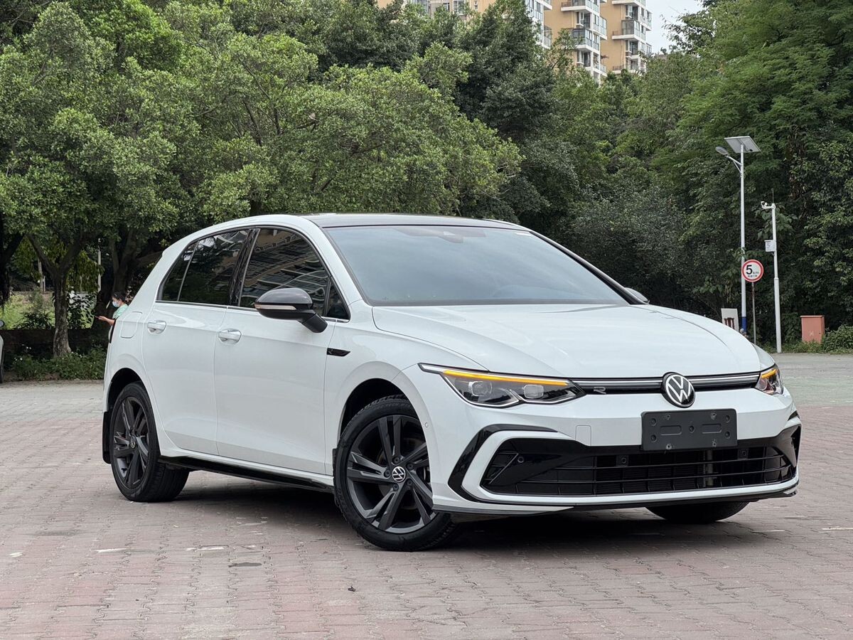 Volkswagen Golf 2022 - фото автомобиля