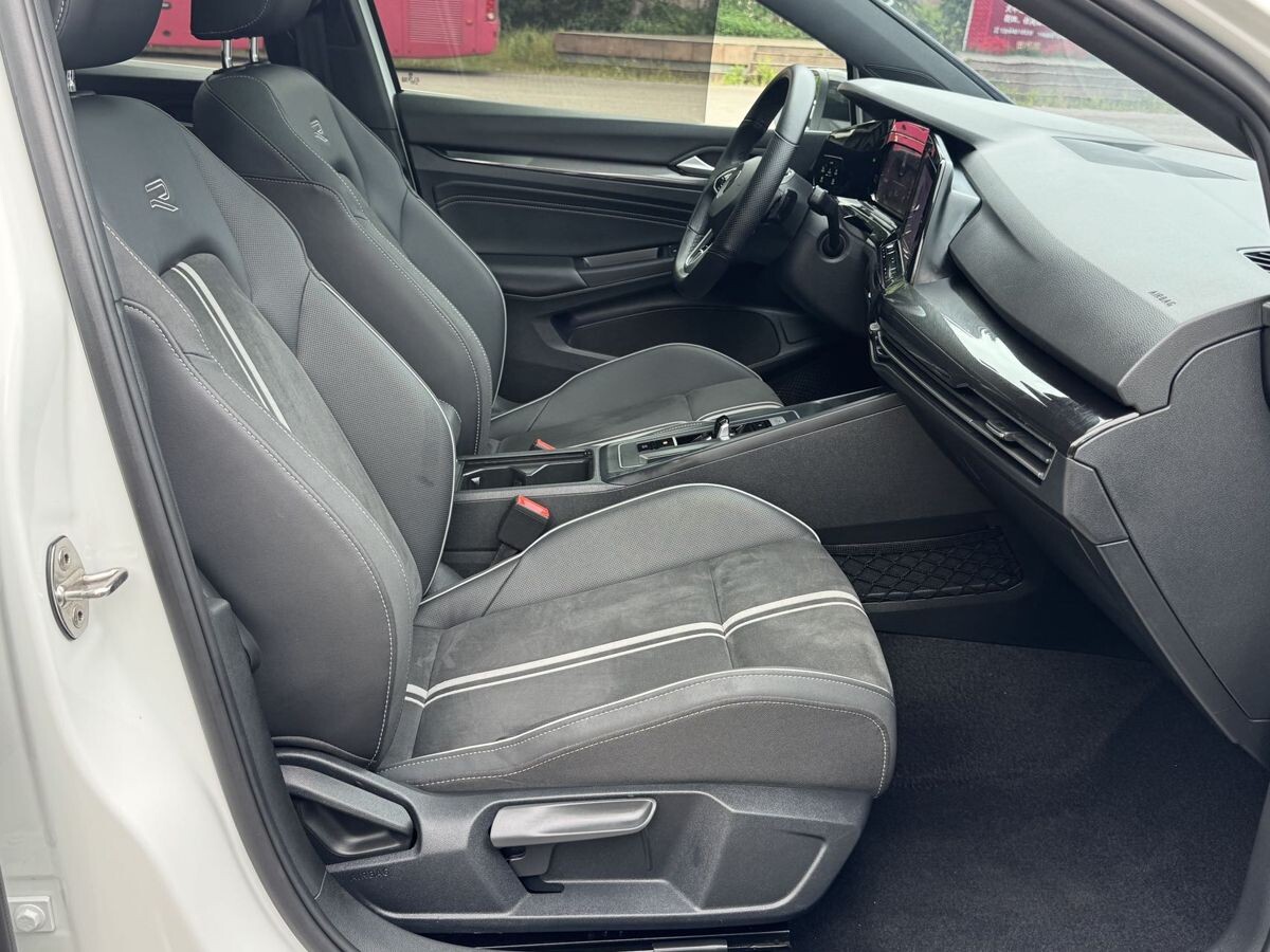 Volkswagen Golf 2022 - фото автомобиля
