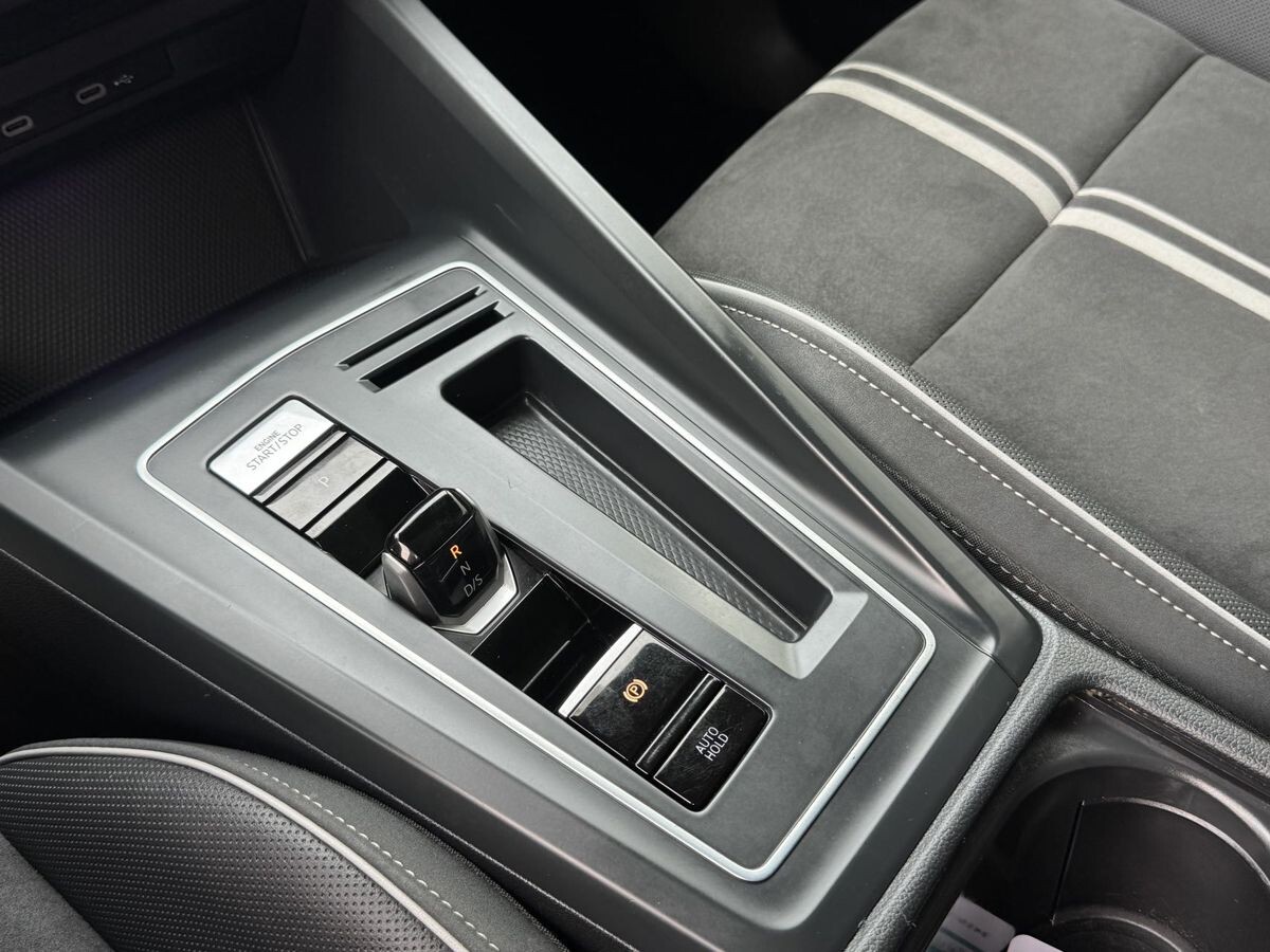 Volkswagen Golf 2022 - фото автомобиля