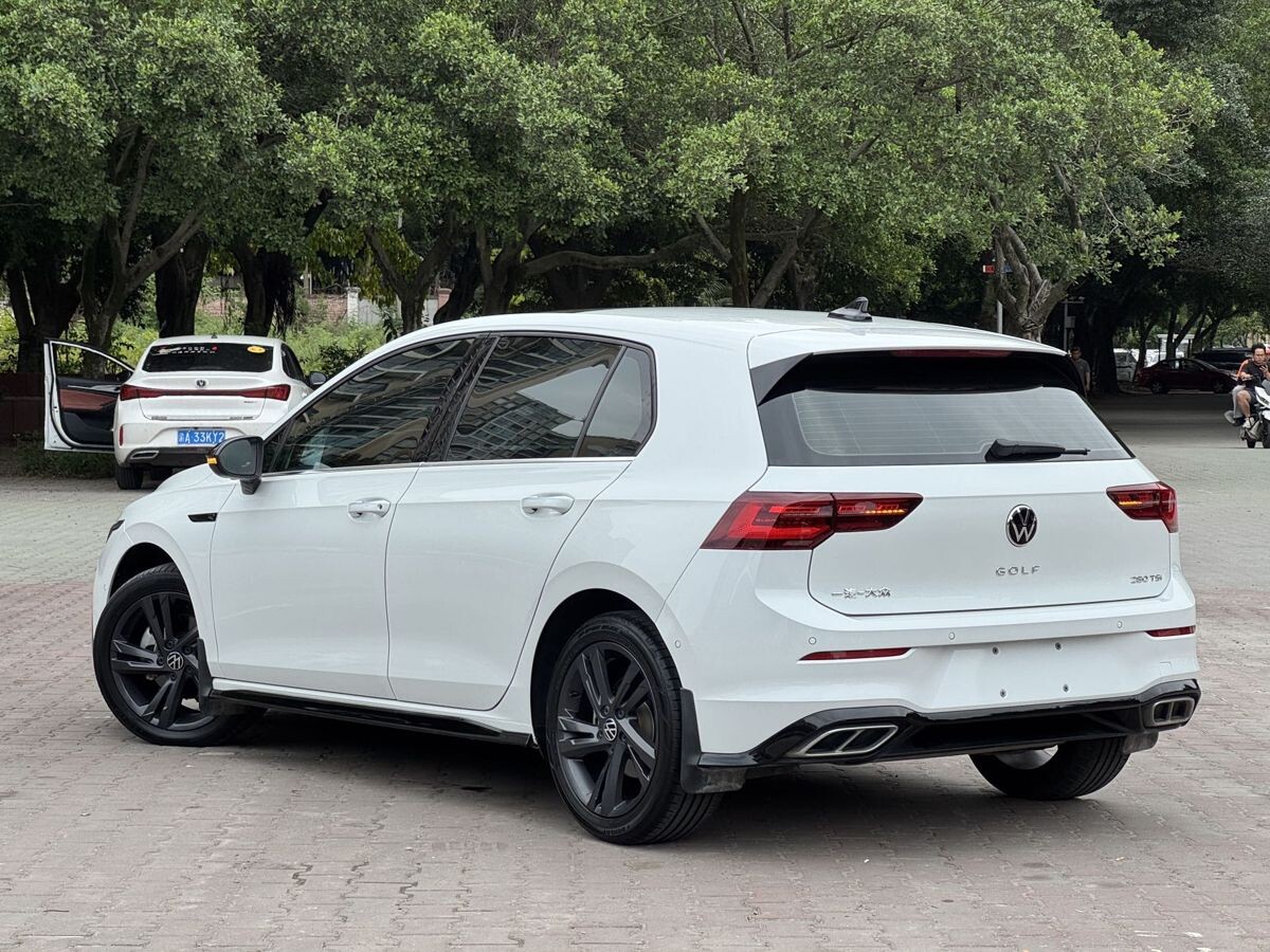 Volkswagen Golf 2022 - фото автомобиля