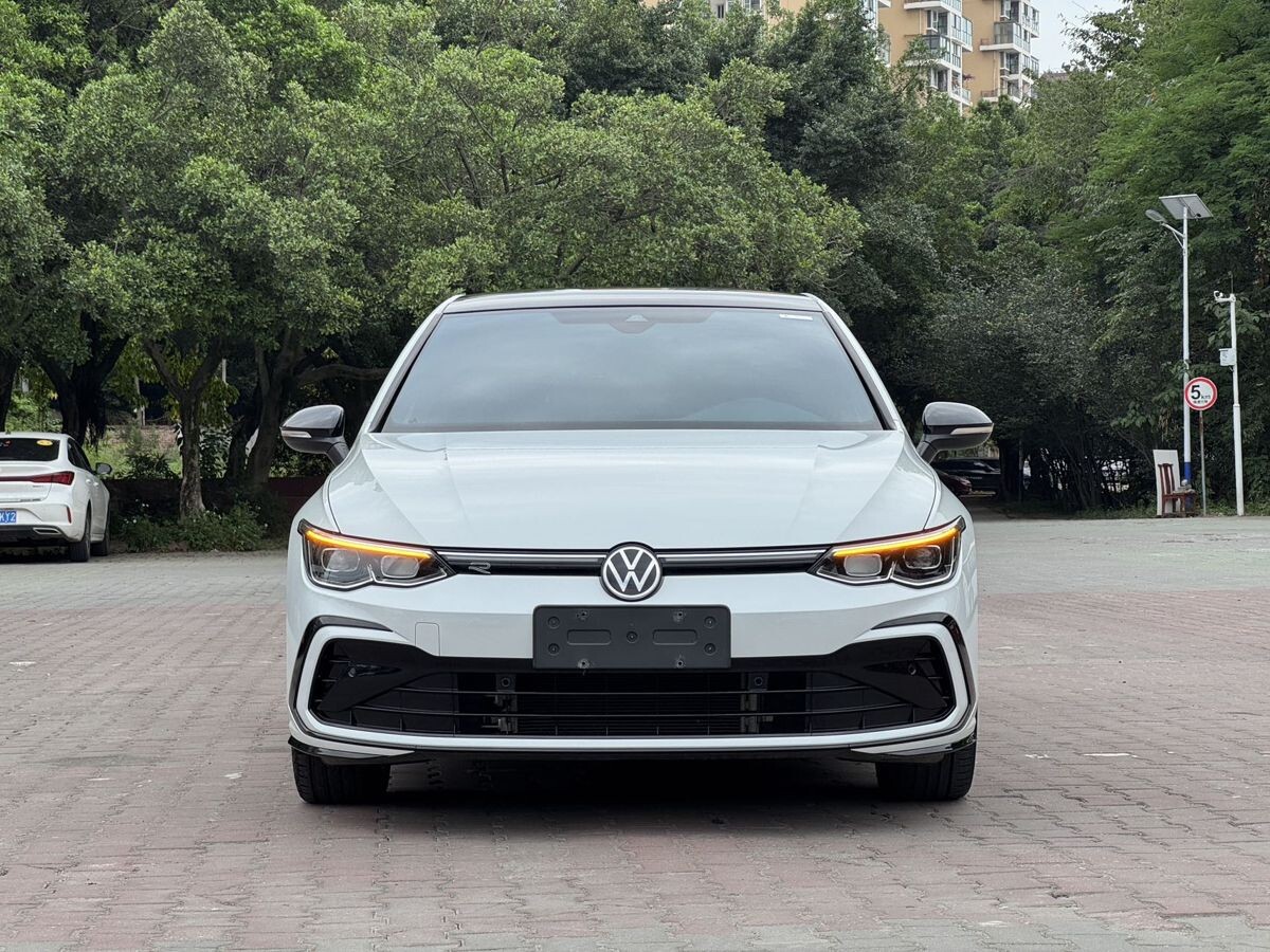 Volkswagen Golf 2022 - фото автомобиля