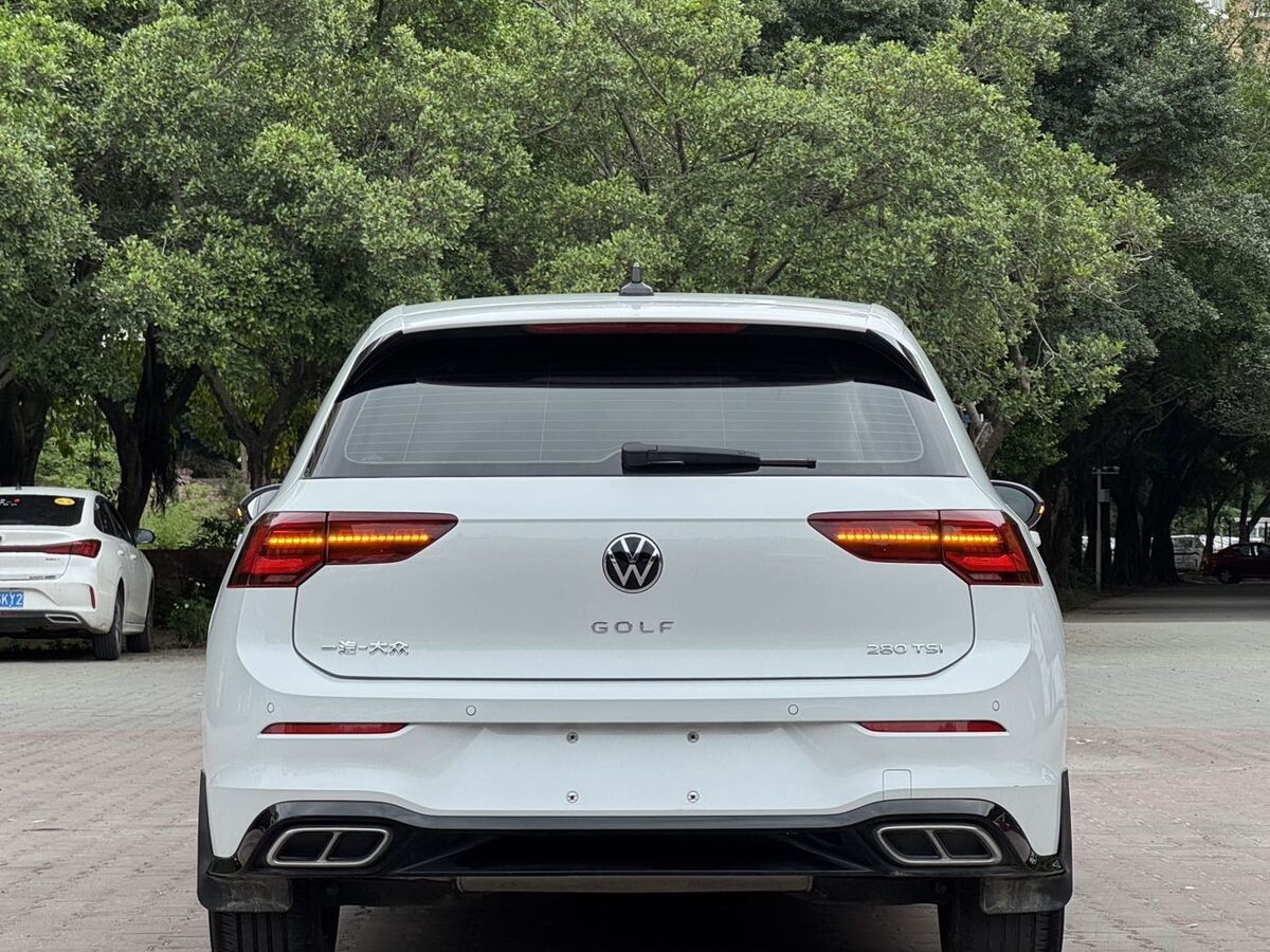 Volkswagen Golf 2022 - фото автомобиля