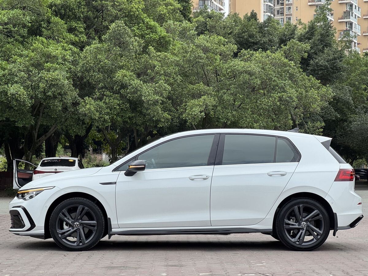 Volkswagen Golf 2022 - фото автомобиля