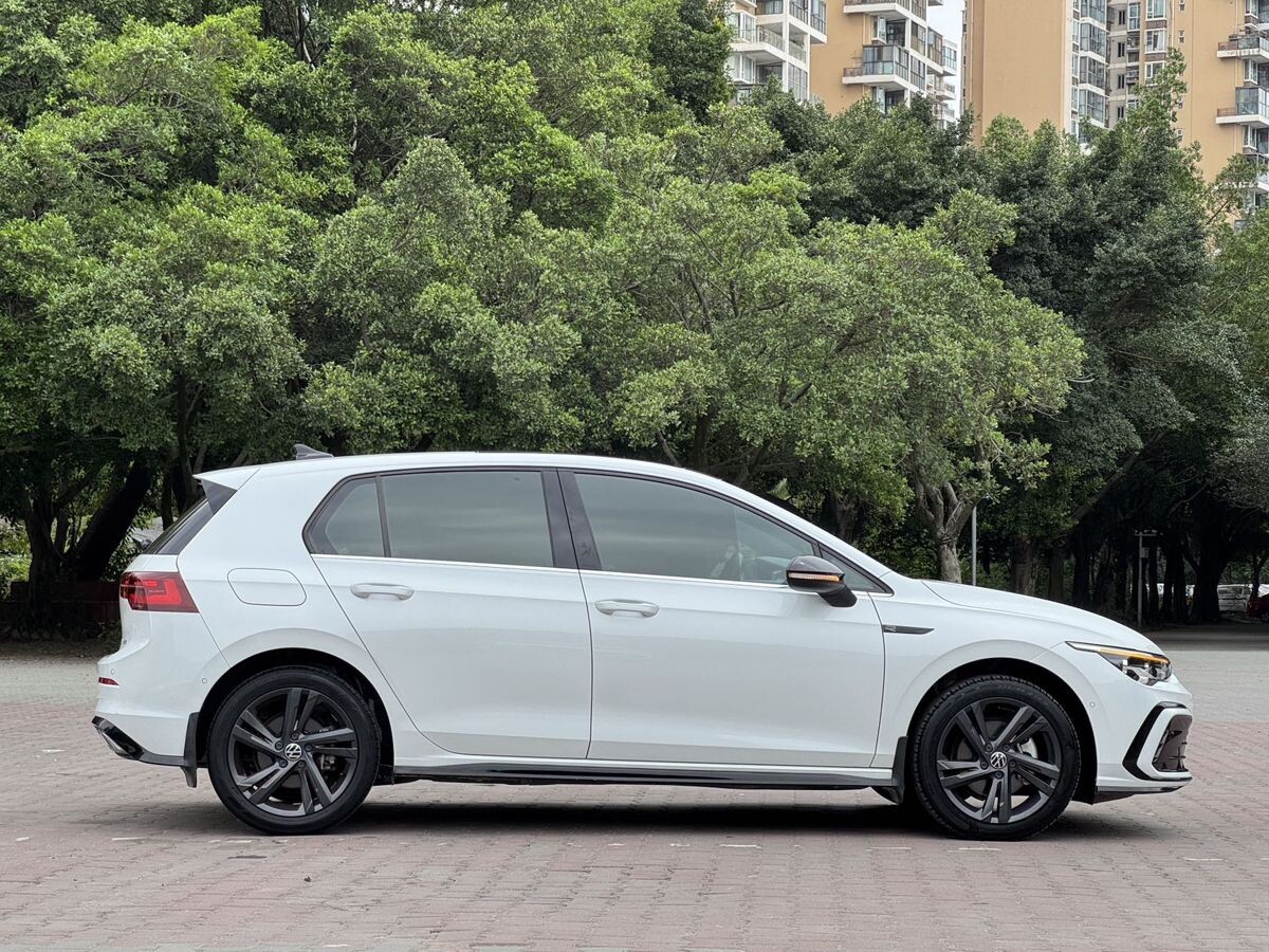 Volkswagen Golf 2022 - фото автомобиля