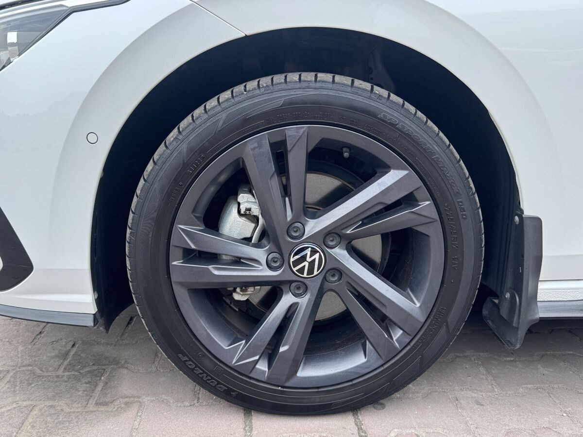 Volkswagen Golf 2022 - фото автомобиля