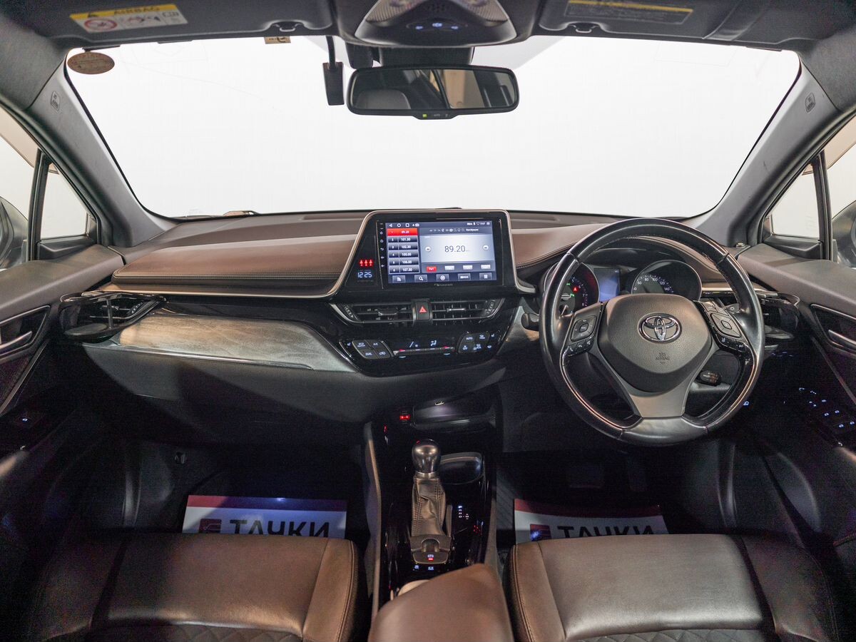 Toyota C-HR 2017 - фото автомобиля