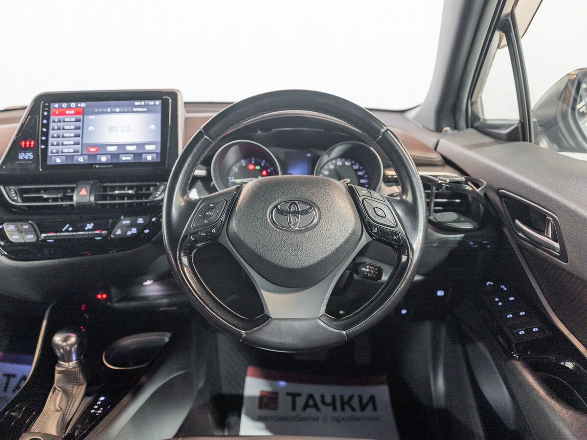 Toyota C-HR 2017 - фото автомобиля