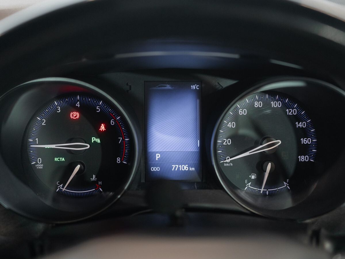 Toyota C-HR 2017 - фото автомобиля