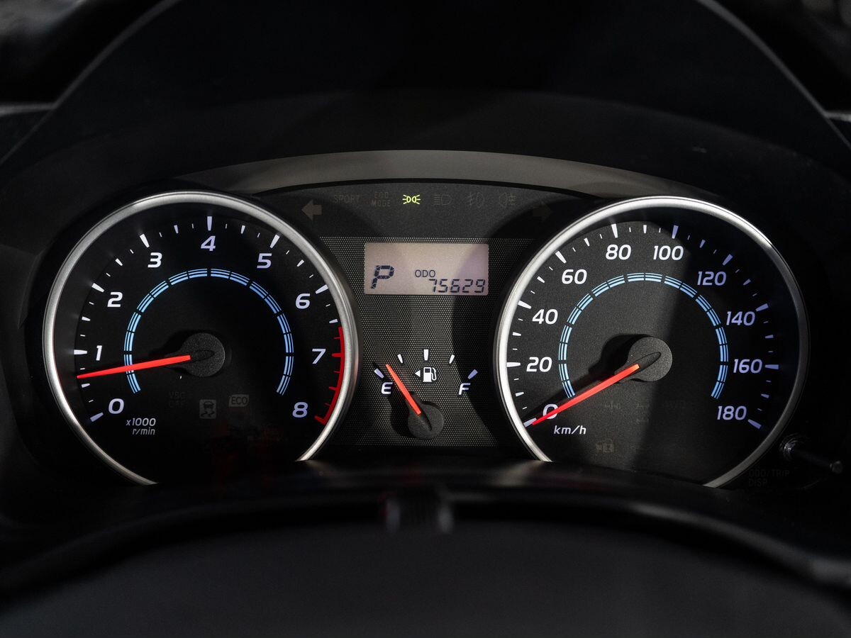 Toyota Wish 2011 - фото автомобиля