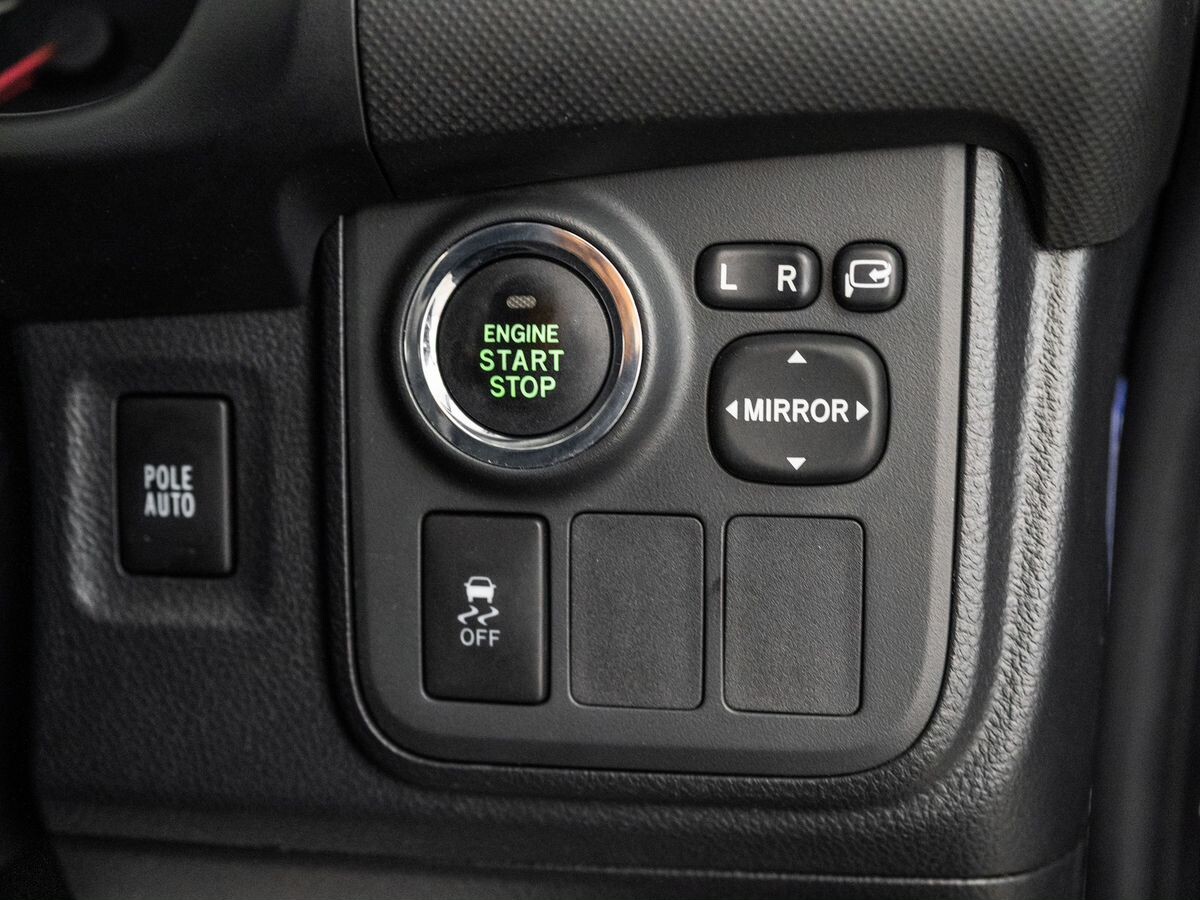 Toyota Wish 2011 - фото автомобиля